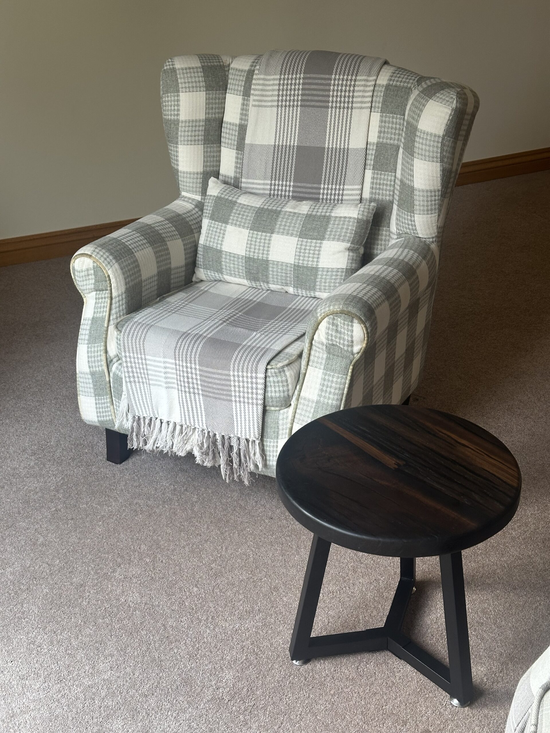 Round Bog Oak and Resin Side Table or small coffee table, hand made in Scotland. - Image 4